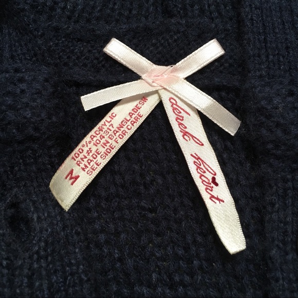 Navy Blue Derek Heart Short Sleeve Cropped Sweater - Picture 3 of 4